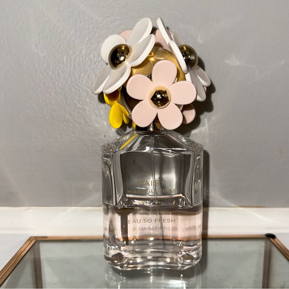 Daisy Parfume
Marc Jacobs (more than 1 fl oz left)